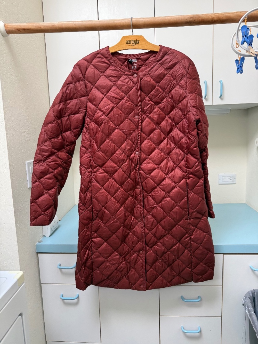 Rust colored Uniqlo Ultra Light down coat / shell, Japanese sz XL